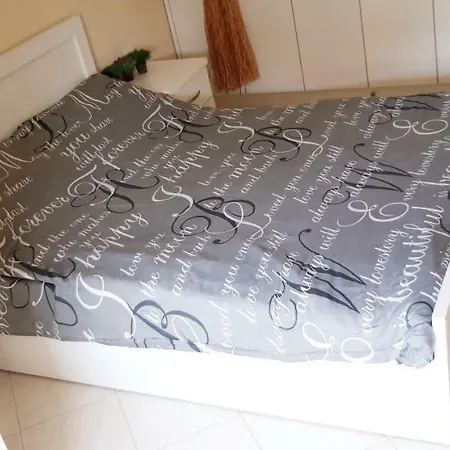 Sunny In Quiet Part Of Centre Apartmán