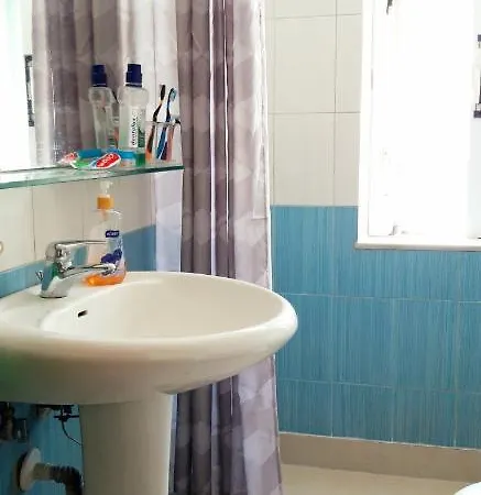 Sunny In Quiet Part Of Centre Apartment *
