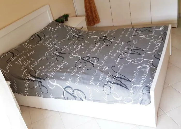 Sunny In Quiet Part Of Centre Appartement